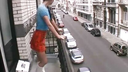 Người đẹp pim sec cuc manh khỏa thân Aurore Omut trên ghế dài