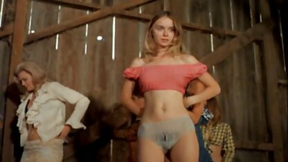 Ellie Arizona trong màu hồng pim sec tap the